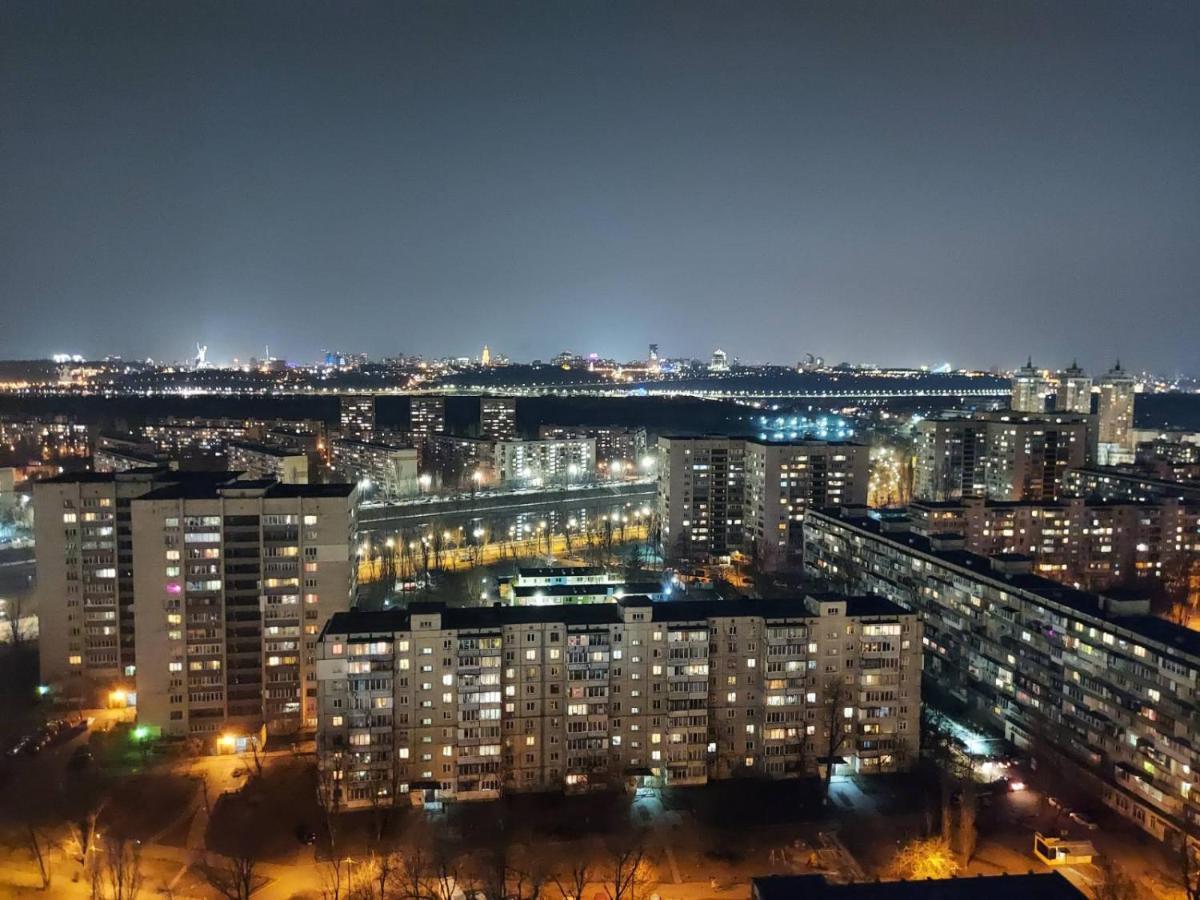 Студія З Неймовірним Краєвидом Біля М Лівобережна Ліфт Інтернет Працює Kijev Kültér fotó